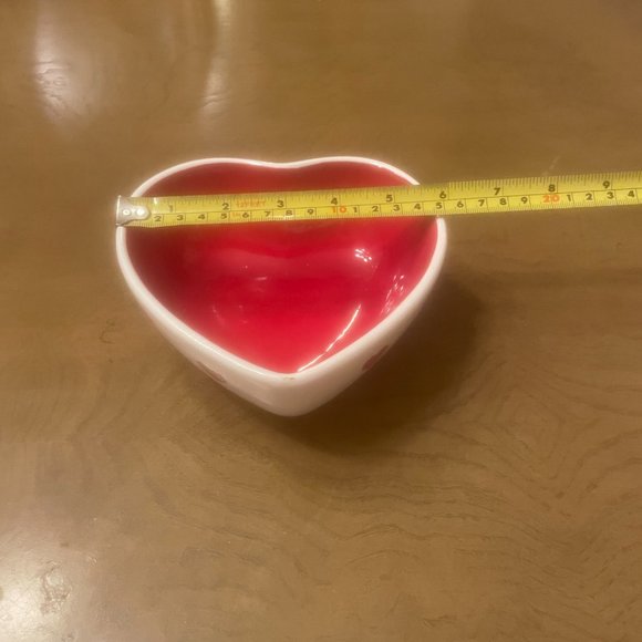 Set of 3 Terramoto Ceramic Valentine's Heart Shaped Bowls. - Picture 5 of 9